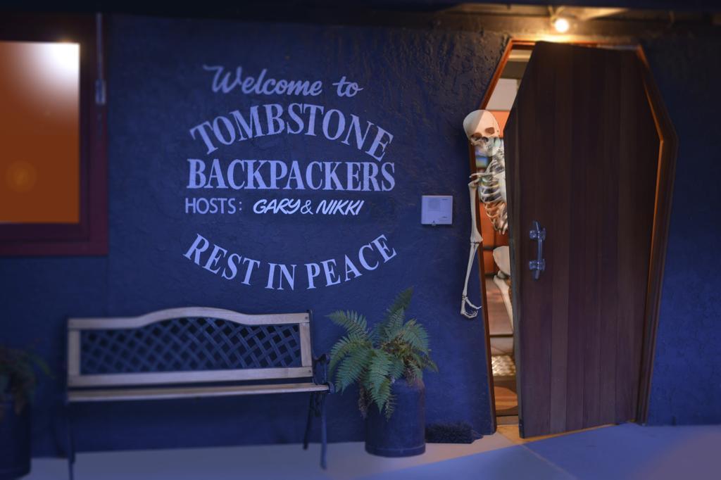 Tombstone Motel, Lodge & Backpackers Picton Extérieur photo
